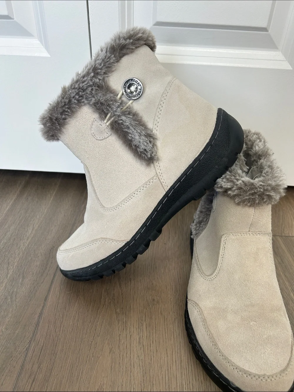 Khombu Light Beige Faux-Fur Suede Ankle Winter Boots Size 8
